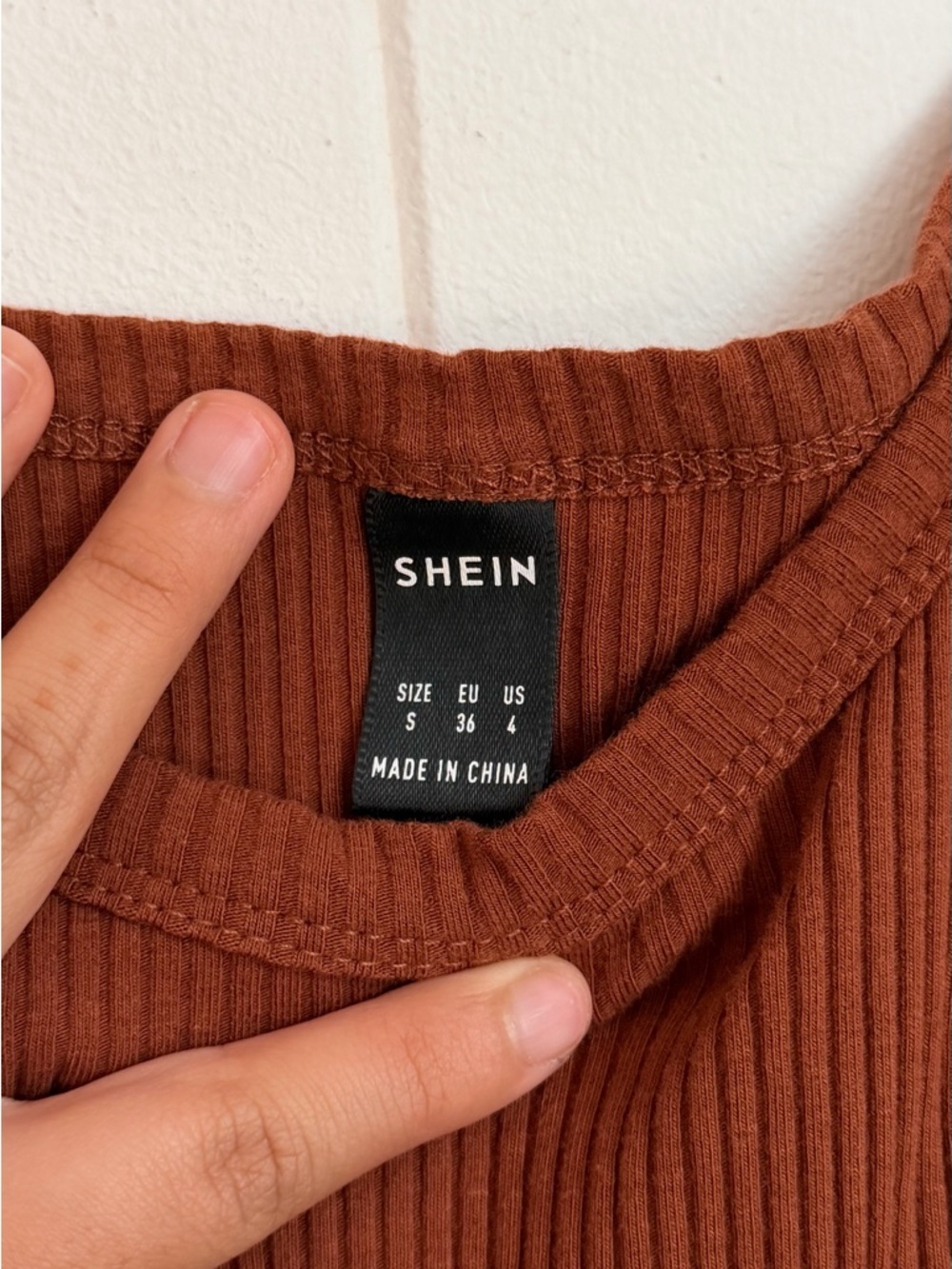 SHEIN Ribbed Point-Hem Cropped Tank Top in Rust Brown - Picture 3 of 4